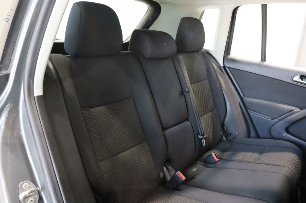 Photo 32 of this VOLKSWAGEN TIGUAN