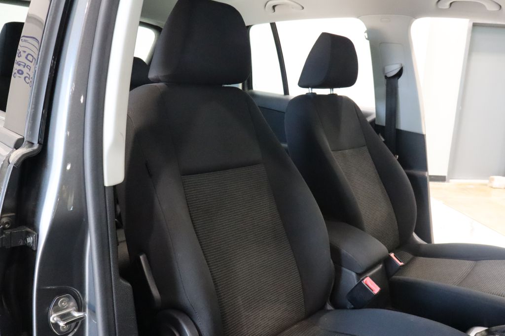 Photo 36 of this VOLKSWAGEN TIGUAN