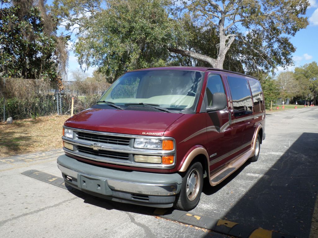 Photo 4 of this CHEVROLET EXPRESS G1500