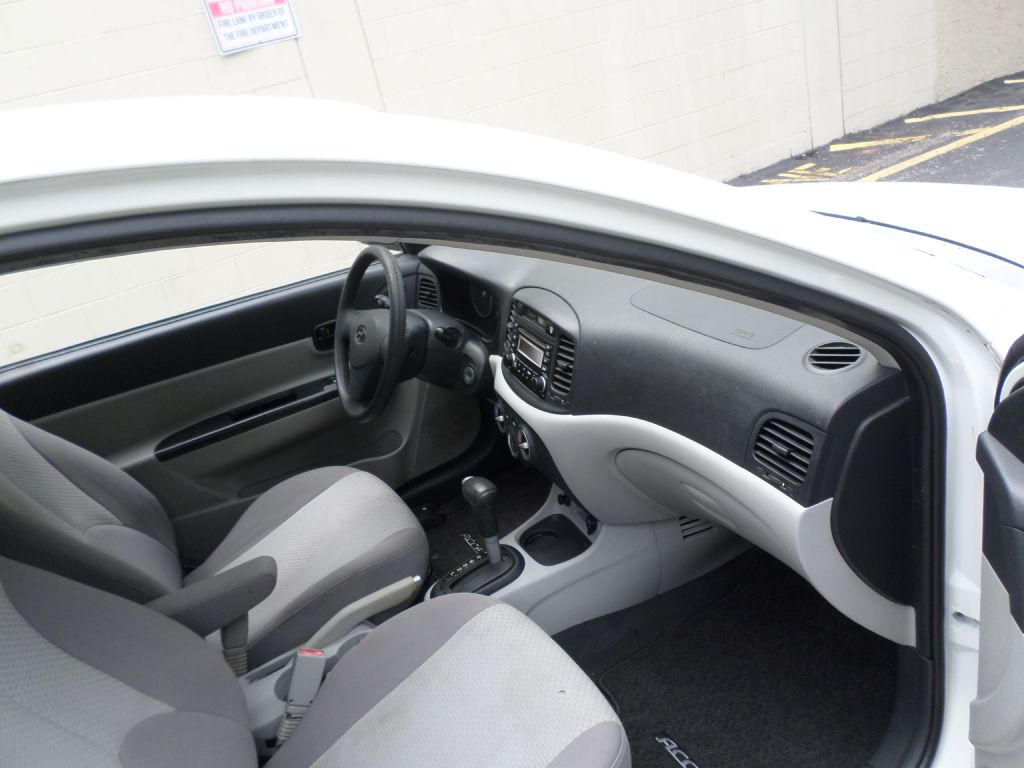 Photo 11 of this HYUNDAI ACCENT