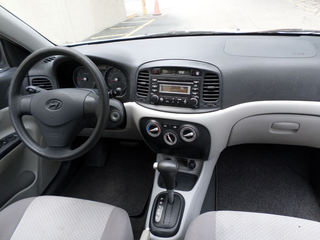 Photo 13 of this HYUNDAI ACCENT