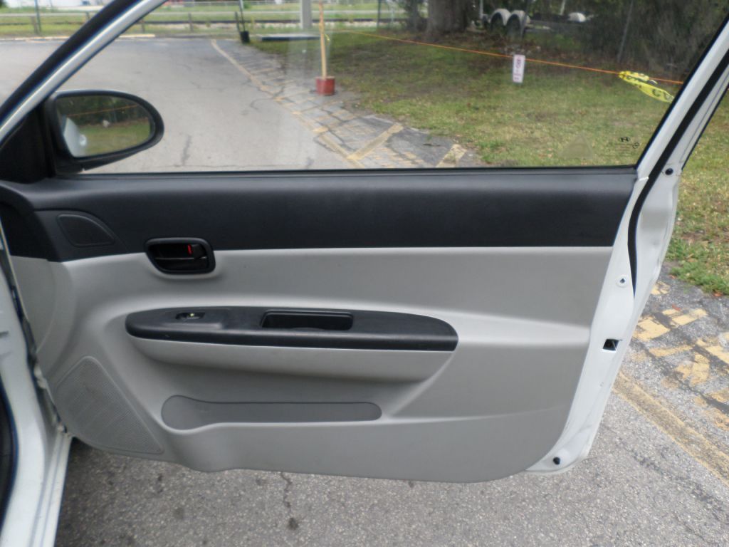 Photo 14 of this HYUNDAI ACCENT