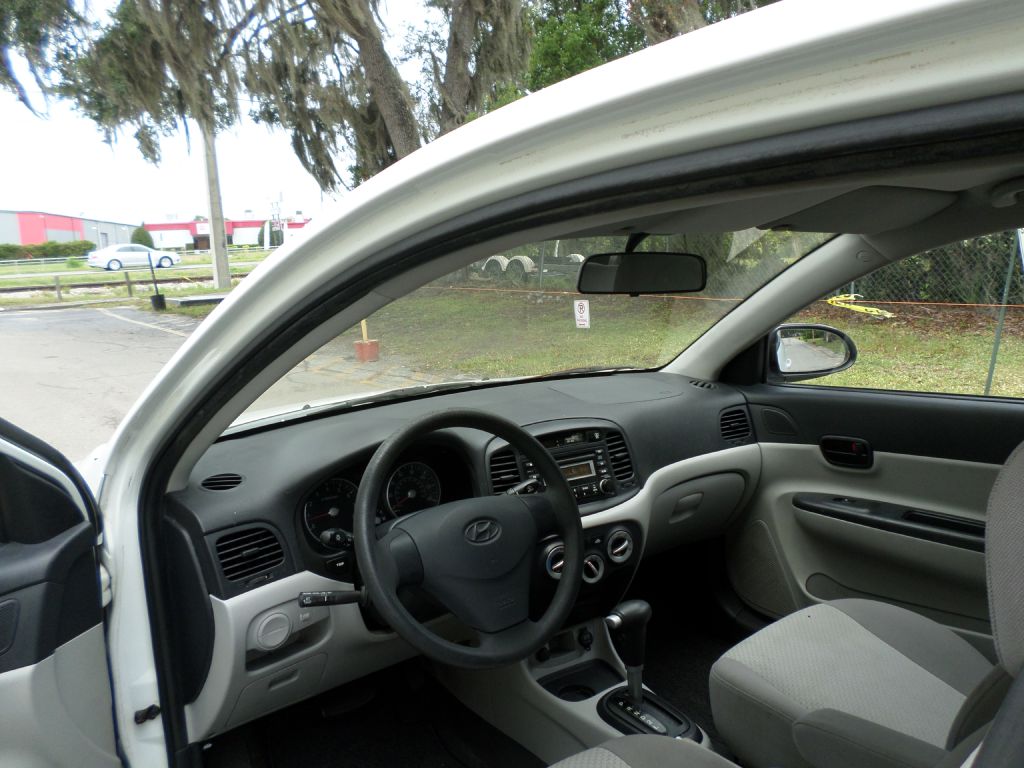 Photo 20 of this HYUNDAI ACCENT