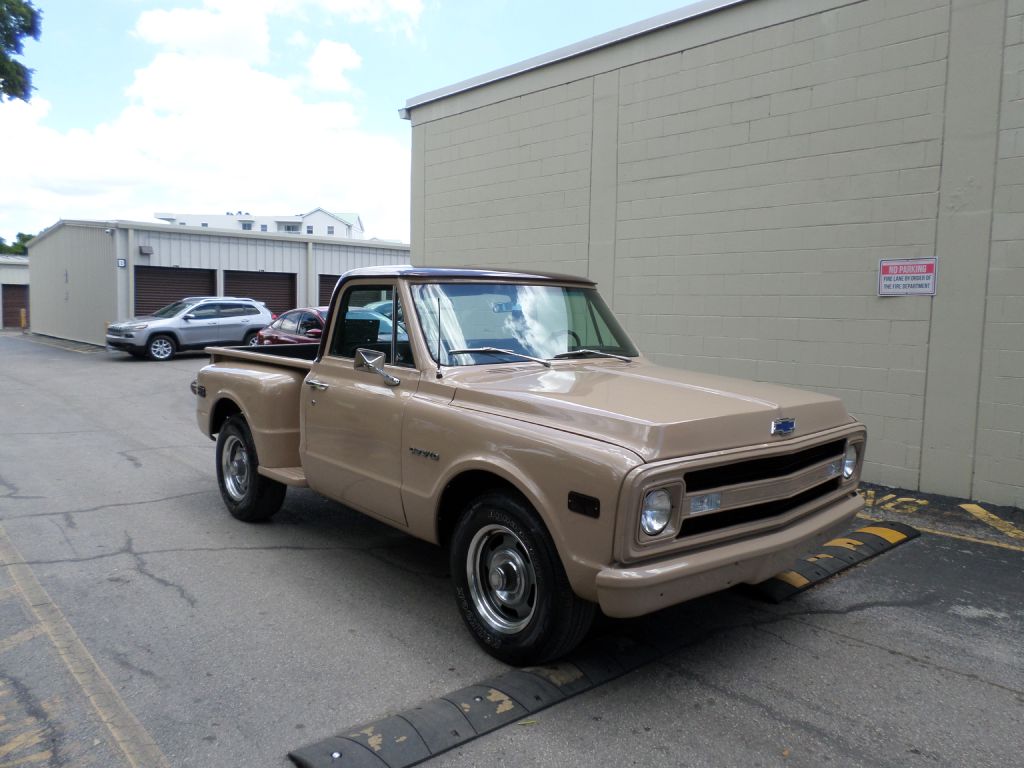 Photo 2 of this CHEVROLET C10