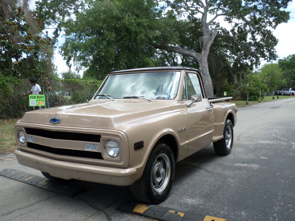 Photo 4 of this CHEVROLET C10