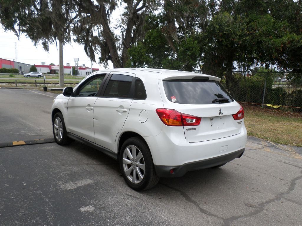 Photo 4 of this MITSUBISHI OUTLANDER SPORT