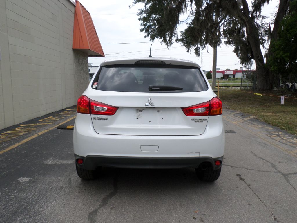 Photo 5 of this MITSUBISHI OUTLANDER SPORT