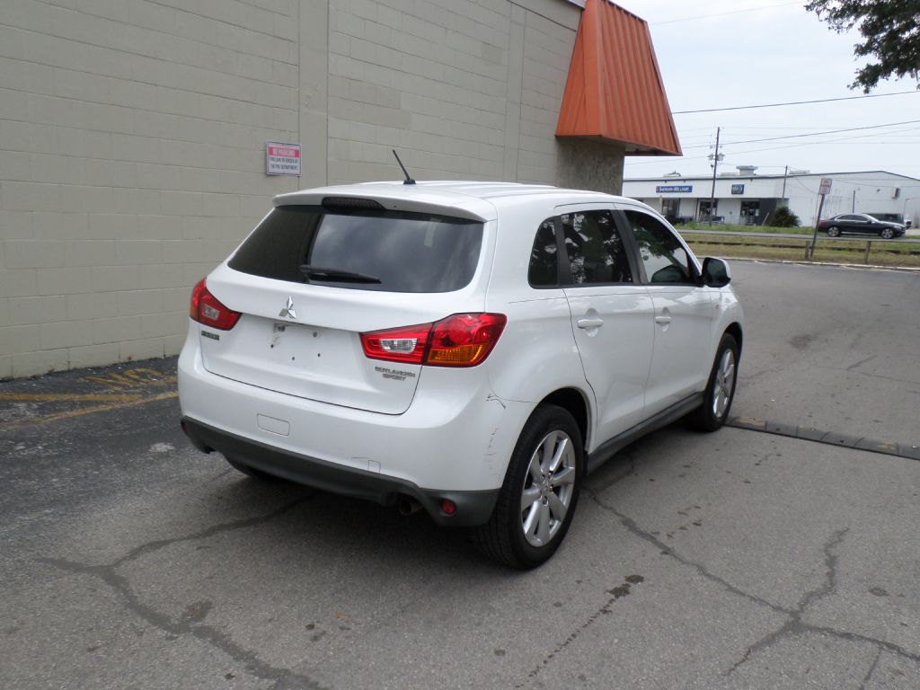 Photo 6 of this MITSUBISHI OUTLANDER SPORT