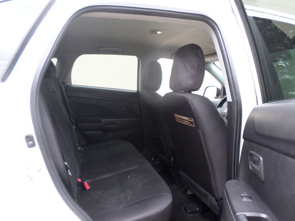 Photo 9 of this MITSUBISHI OUTLANDER SPORT