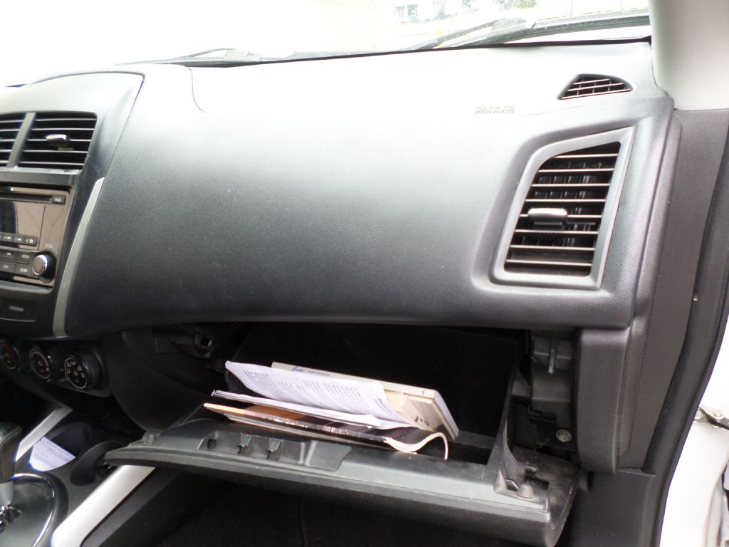 Photo 13 of this MITSUBISHI OUTLANDER SPORT