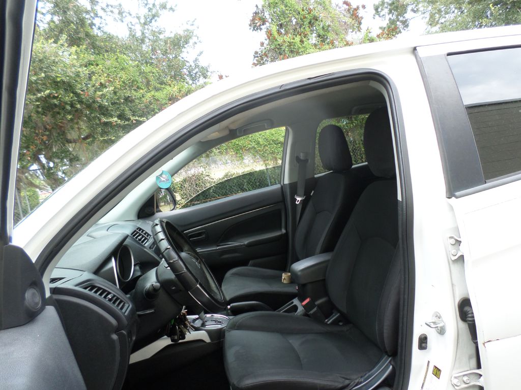 Photo 18 of this MITSUBISHI OUTLANDER SPORT