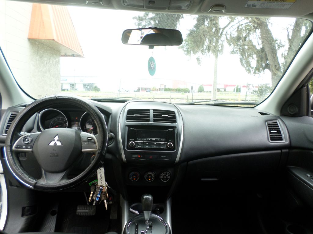 Photo 19 of this MITSUBISHI OUTLANDER SPORT