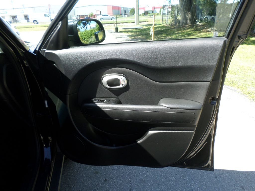Photo 17 of this KIA SOUL