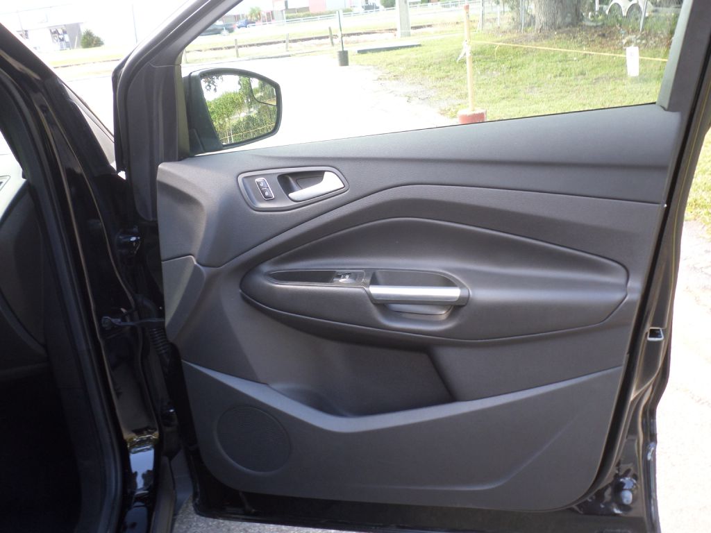 Photo 10 of this FORD ESCAPE