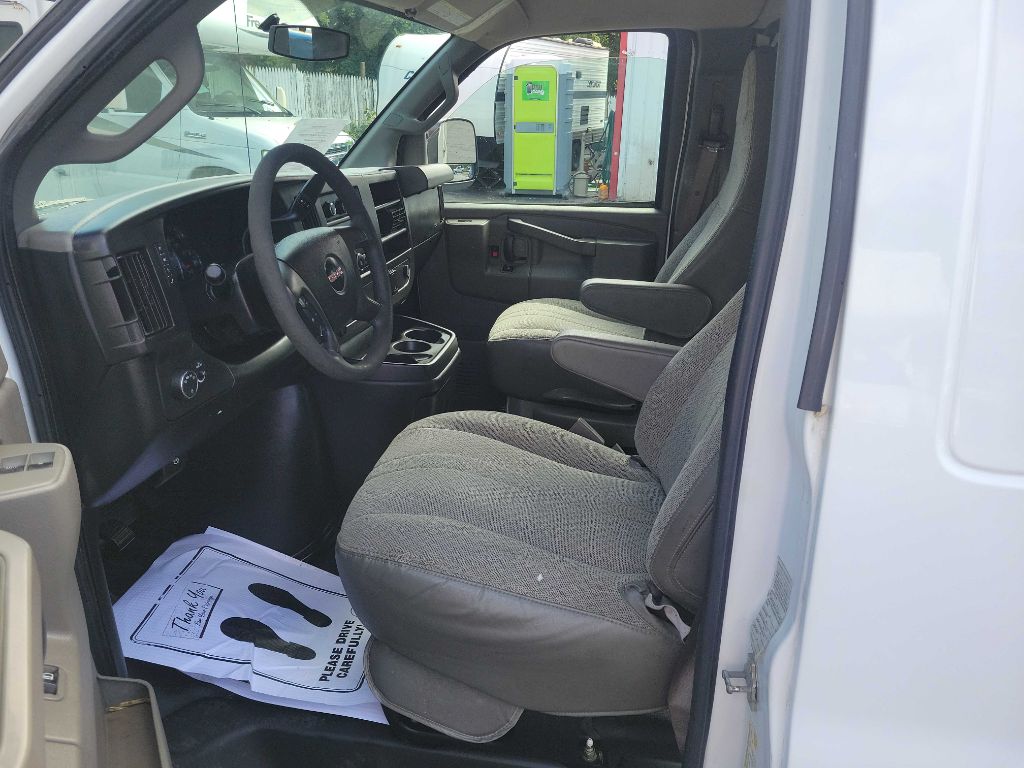Photo 9 of this GMC SAVANA
