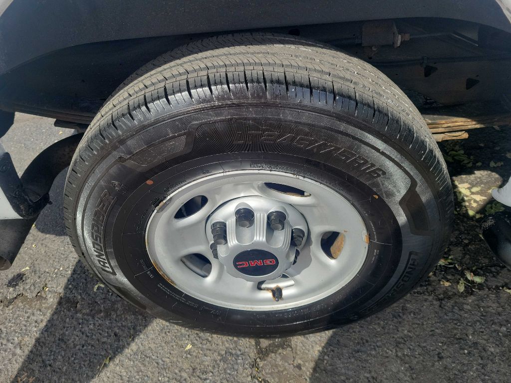 Photo 27 of this GMC SAVANA