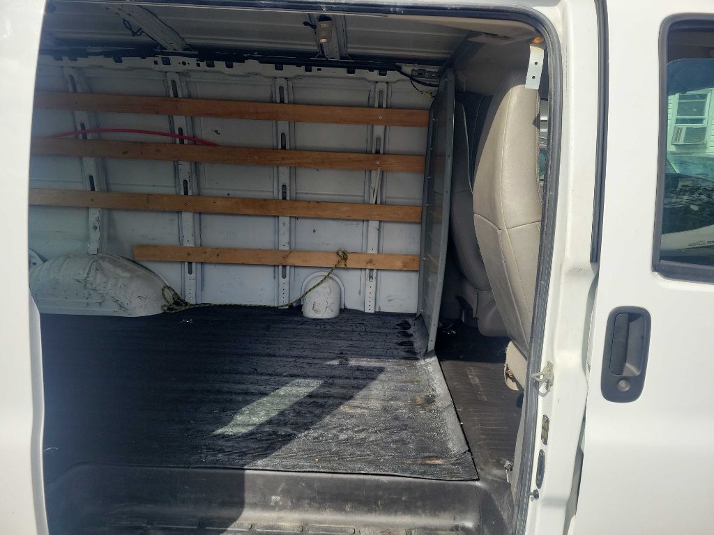 Photo 17 of this GMC SAVANA