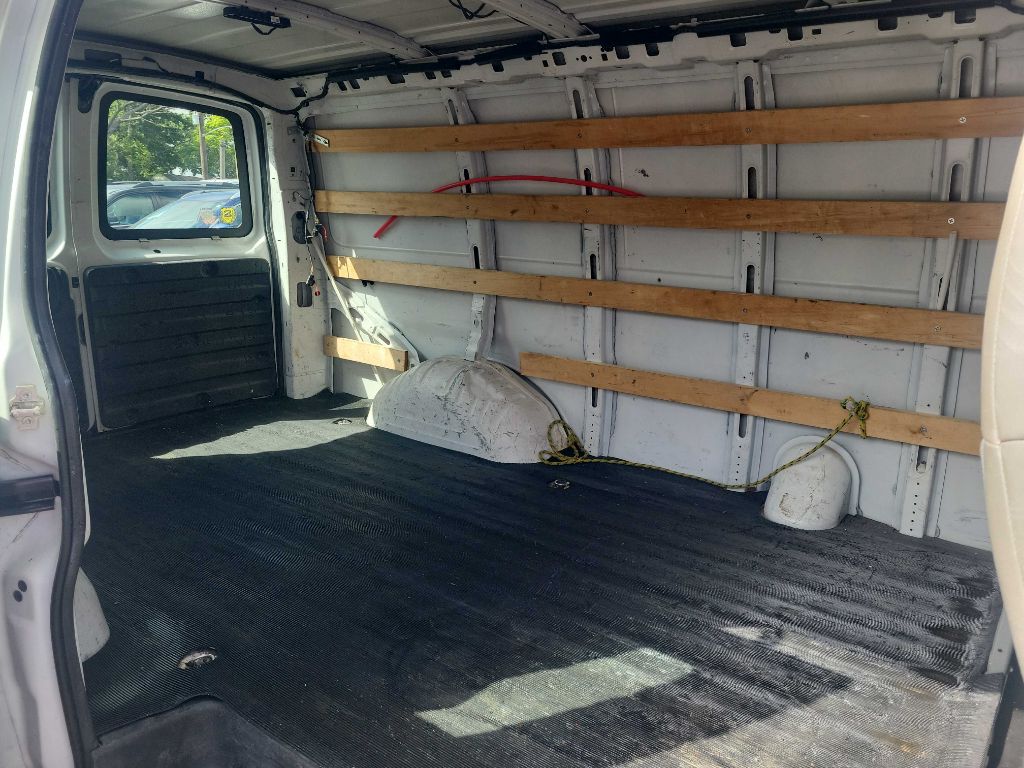 Photo 18 of this GMC SAVANA