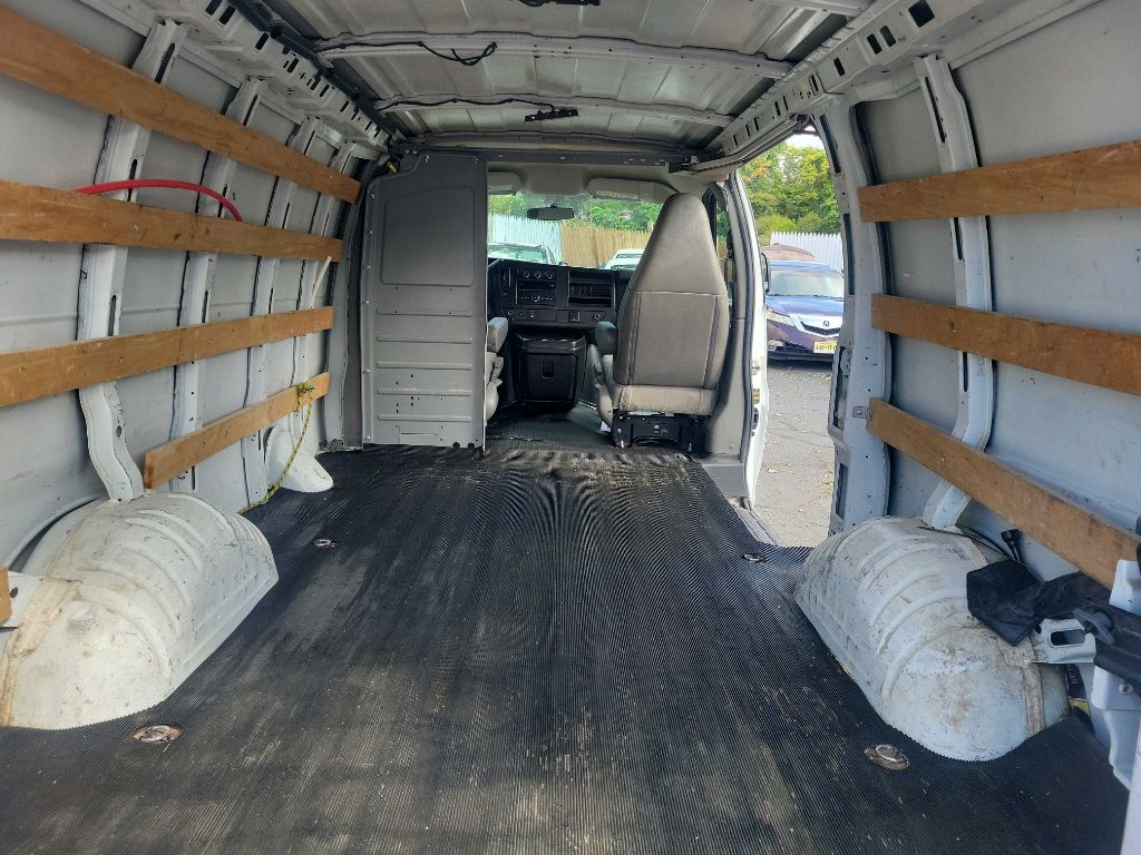 Photo 21 of this GMC SAVANA
