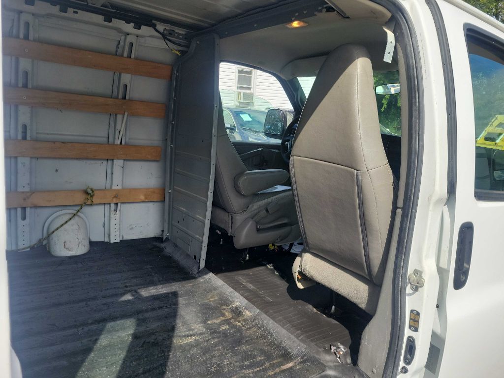 Photo 19 of this GMC SAVANA