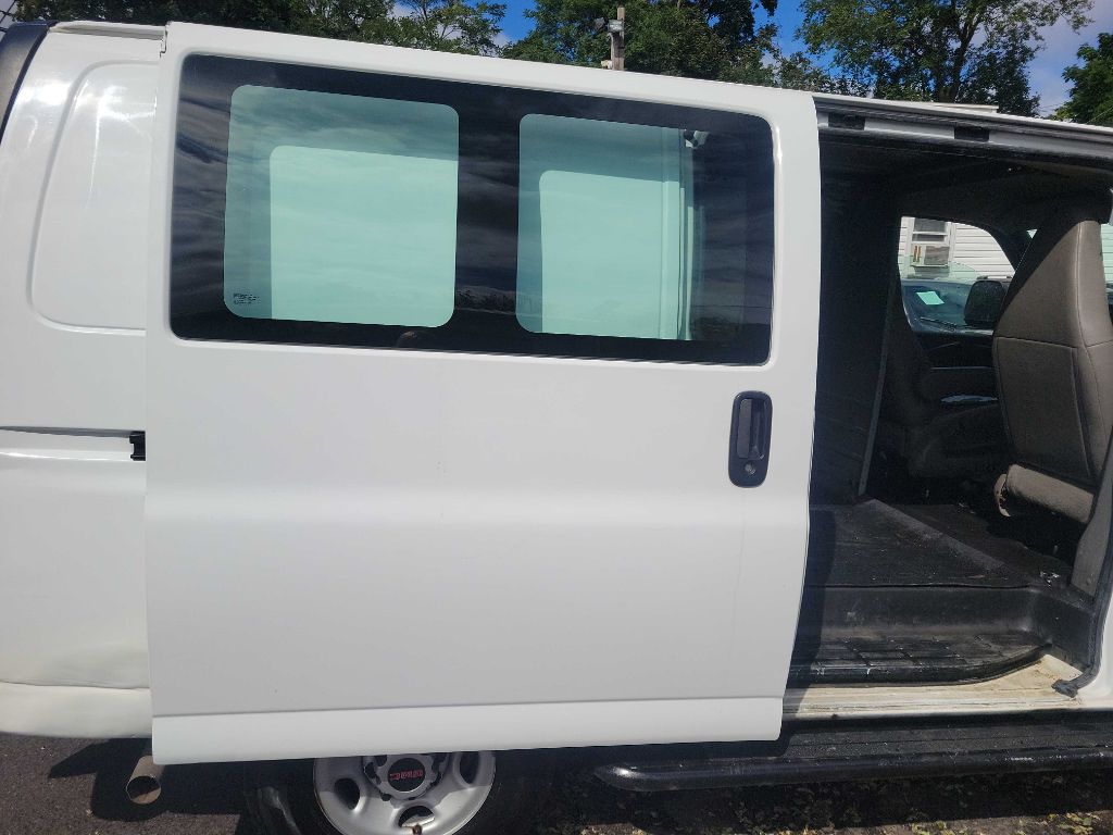Photo 20 of this GMC SAVANA
