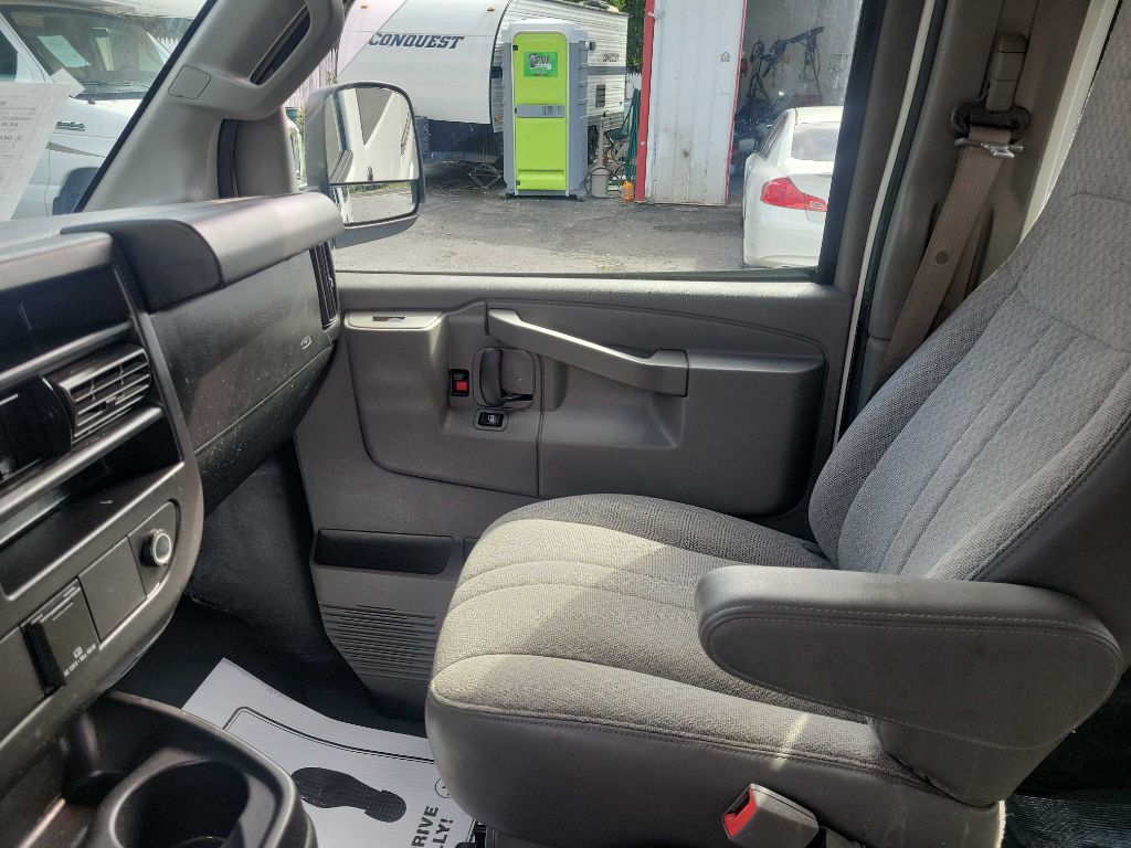 Photo 16 of this GMC SAVANA