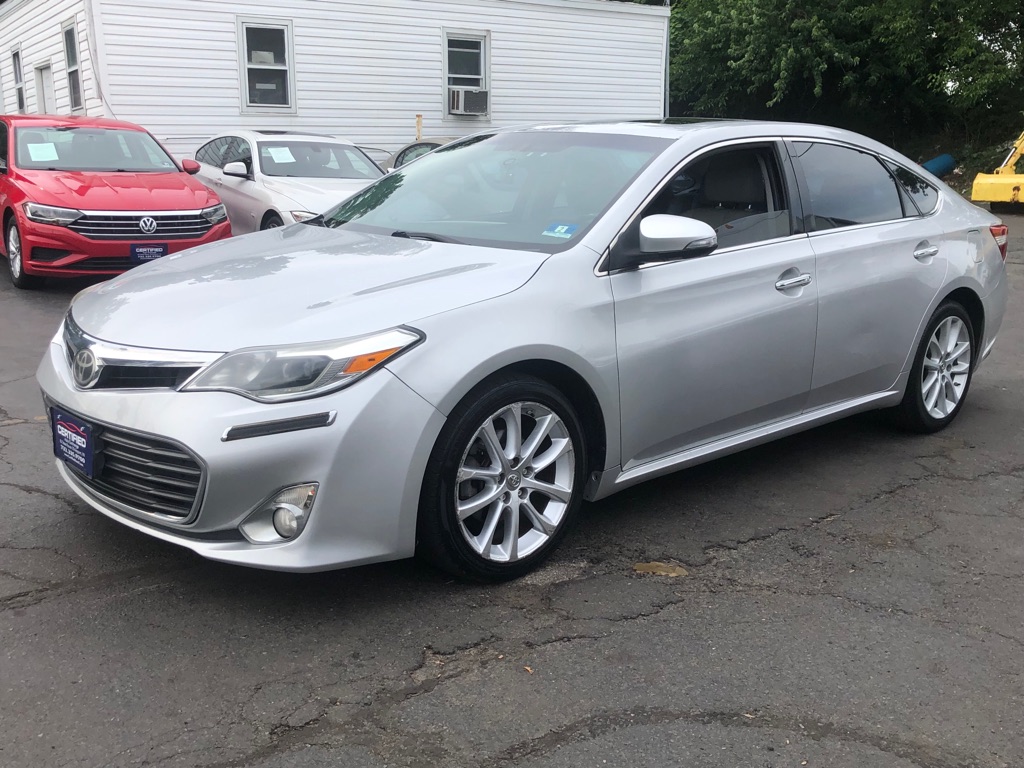 Photo 2 of this TOYOTA AVALON