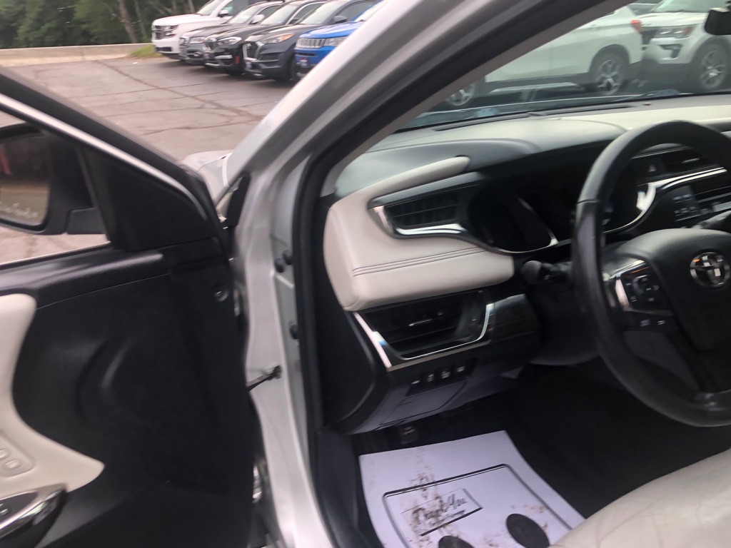 Photo 16 of this TOYOTA AVALON