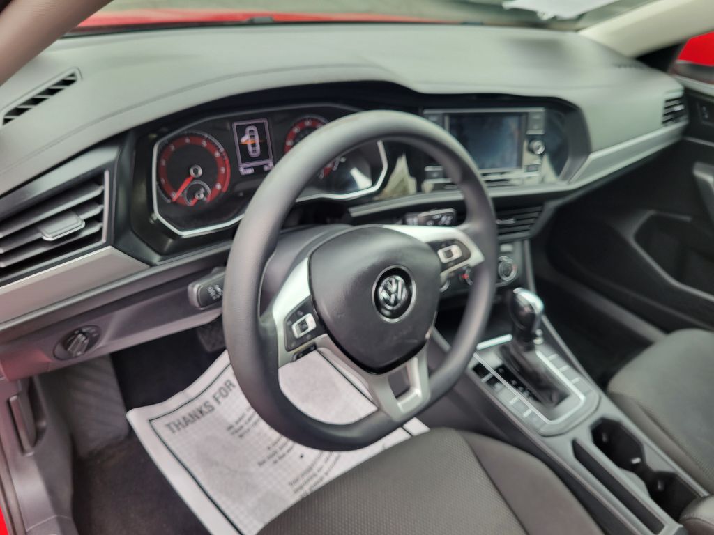 Photo 14 of this VOLKSWAGEN JETTA
