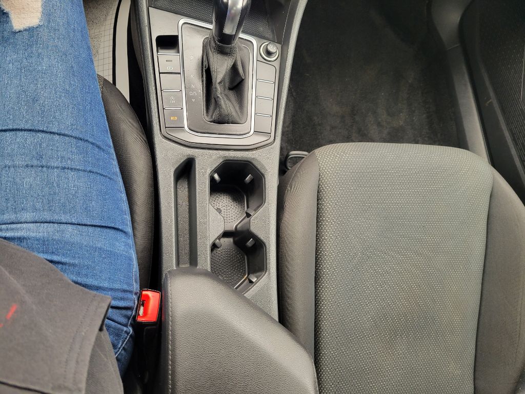 Photo 22 of this VOLKSWAGEN JETTA
