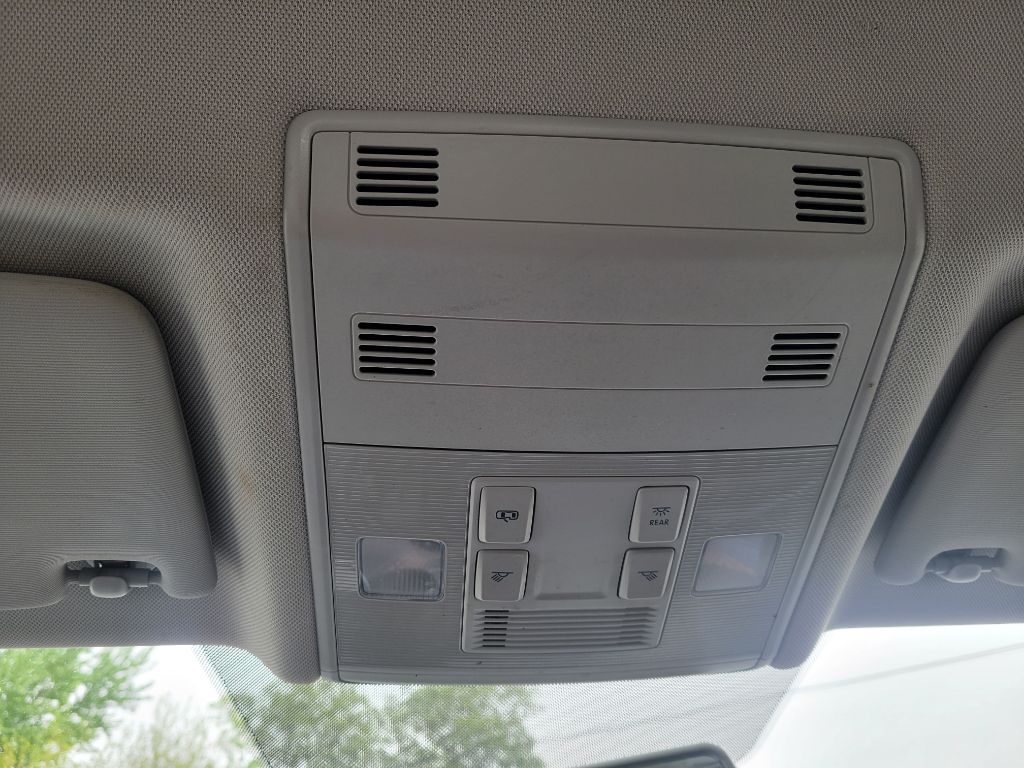 Photo 24 of this VOLKSWAGEN JETTA