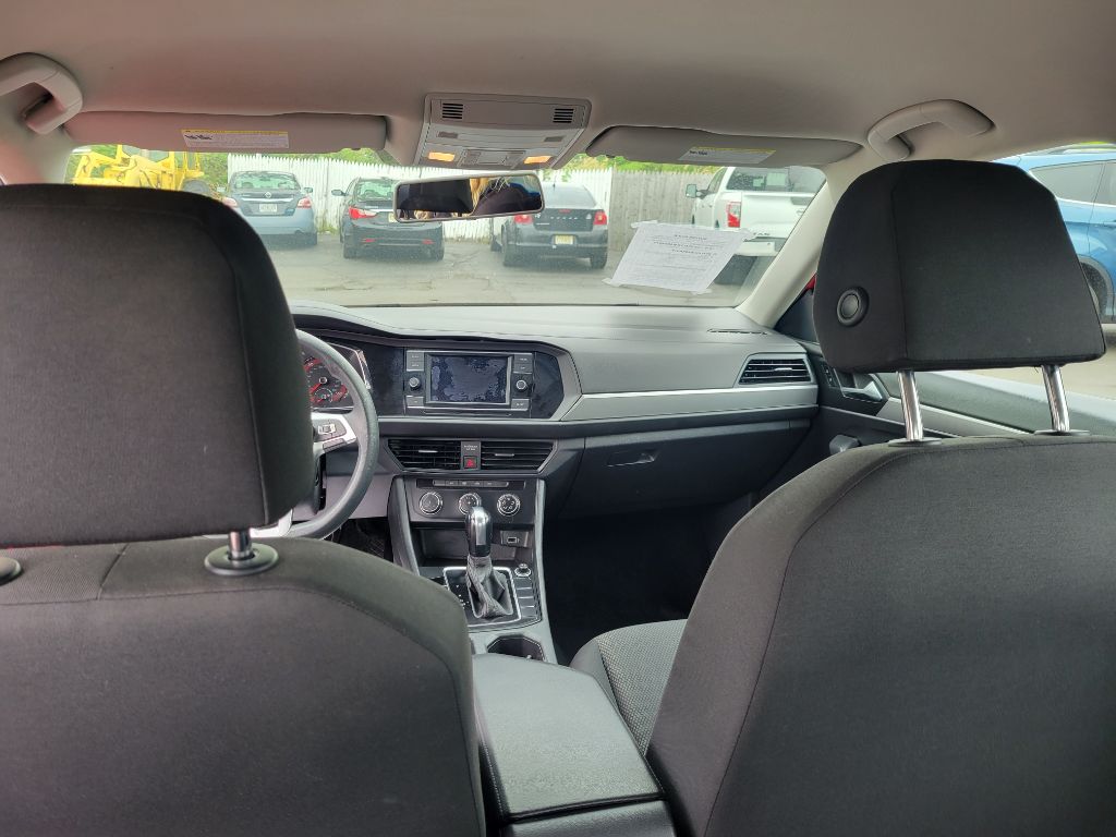 Photo 16 of this VOLKSWAGEN JETTA