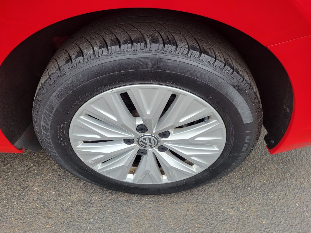 Photo 10 of this VOLKSWAGEN JETTA