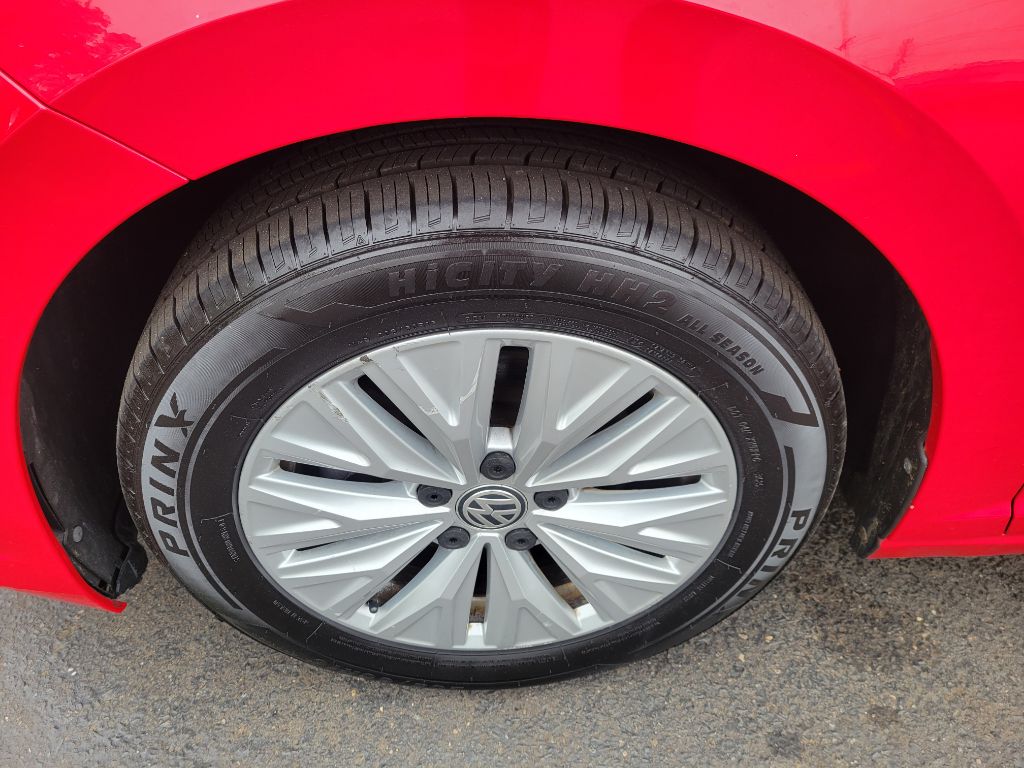 Photo 9 of this VOLKSWAGEN JETTA