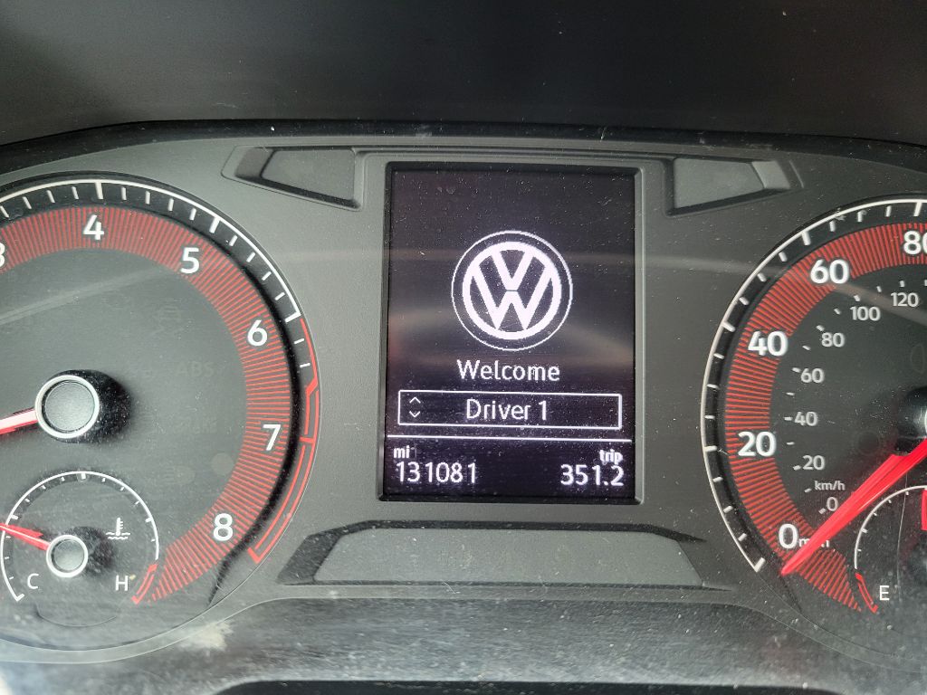 Photo 18 of this VOLKSWAGEN JETTA