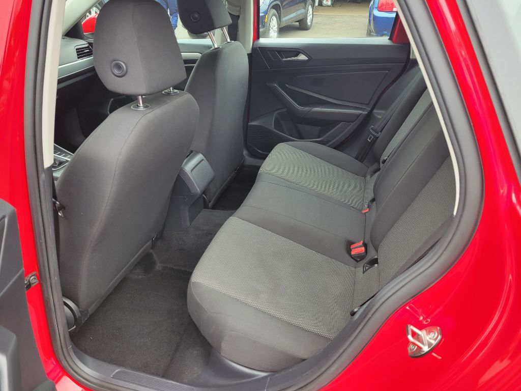 Photo 15 of this VOLKSWAGEN JETTA