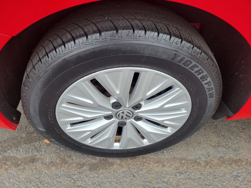 Photo 11 of this VOLKSWAGEN JETTA