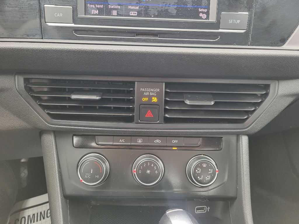Photo 20 of this VOLKSWAGEN JETTA