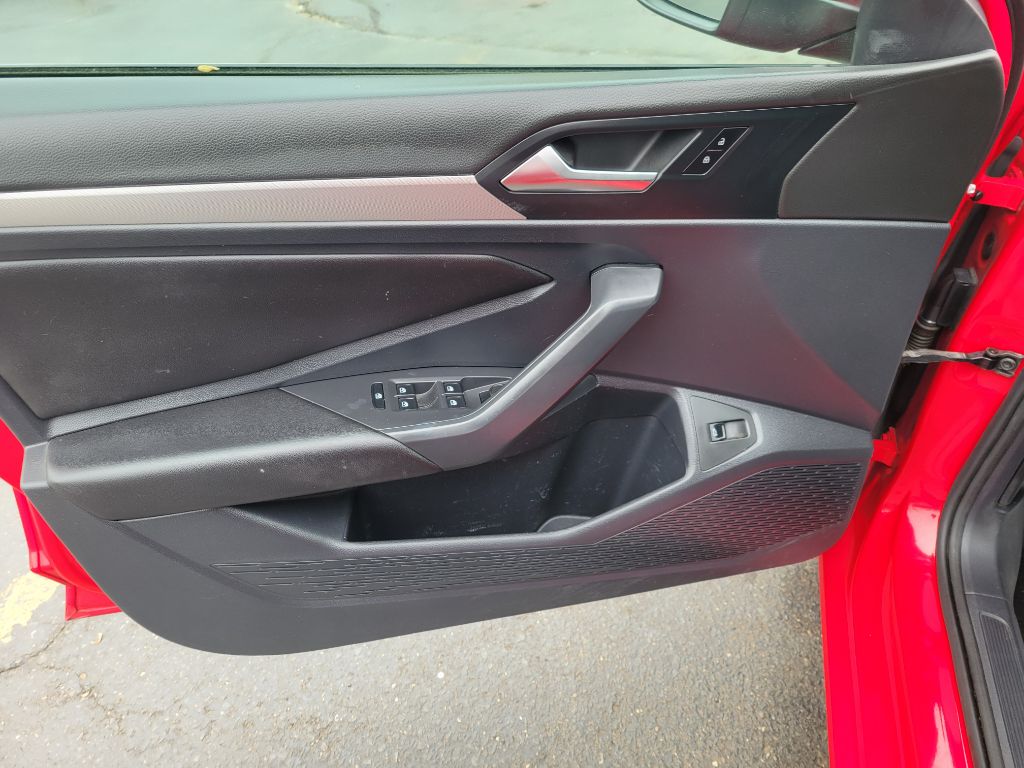 Photo 13 of this VOLKSWAGEN JETTA