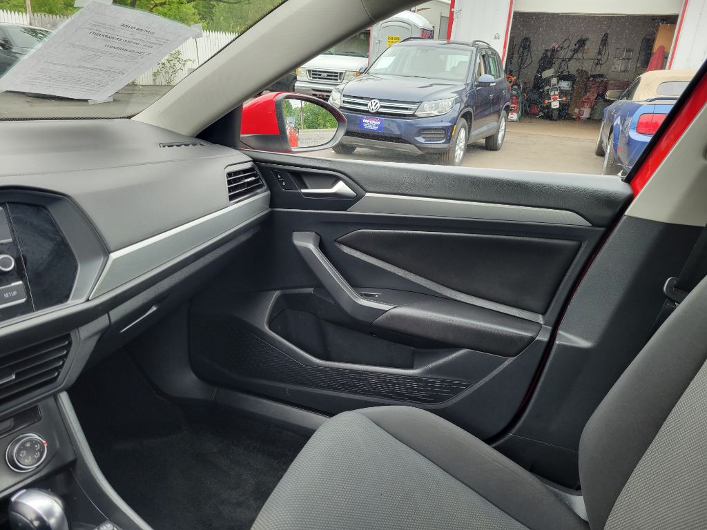 Photo 23 of this VOLKSWAGEN JETTA