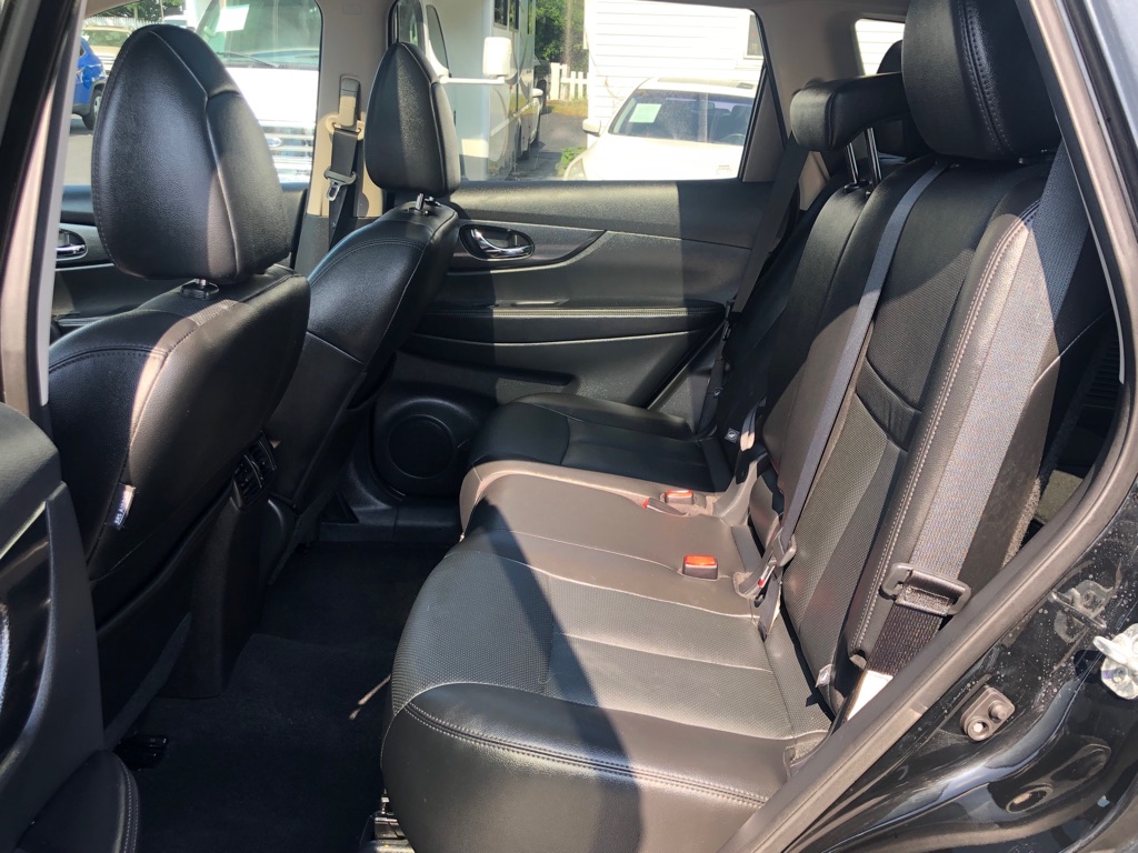 Photo 21 of this NISSAN ROGUE