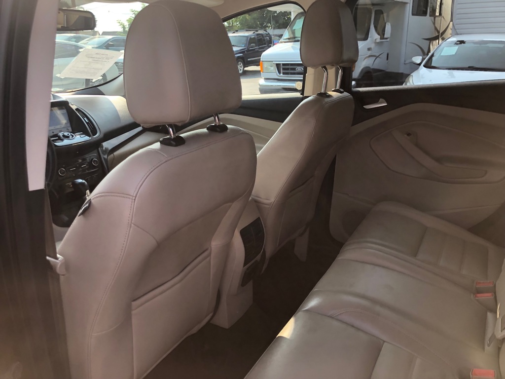 Photo 21 of this FORD ESCAPE