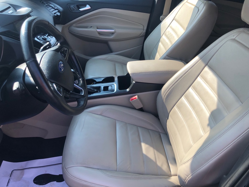 Photo 12 of this FORD ESCAPE