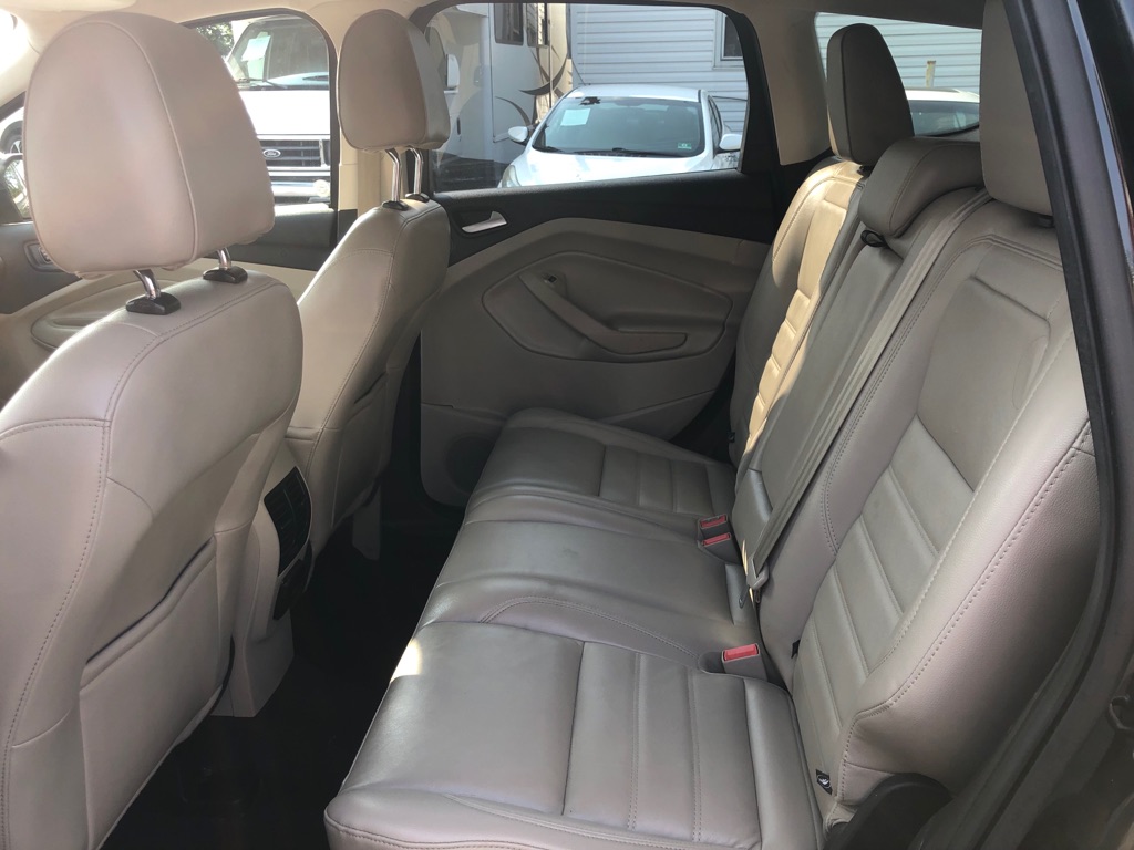 Photo 18 of this FORD ESCAPE