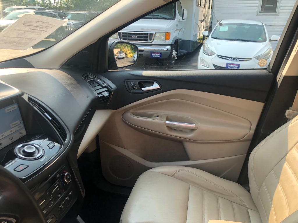Photo 16 of this FORD ESCAPE