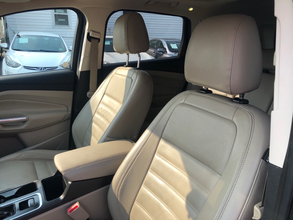 Photo 11 of this FORD ESCAPE