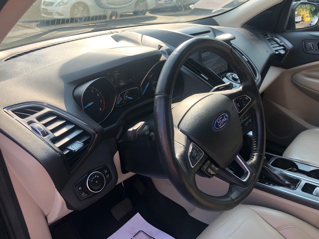 Photo 13 of this FORD ESCAPE
