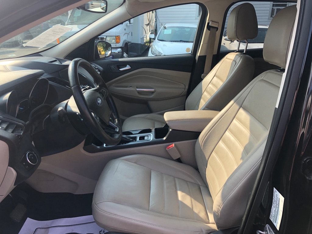 Photo 10 of this FORD ESCAPE