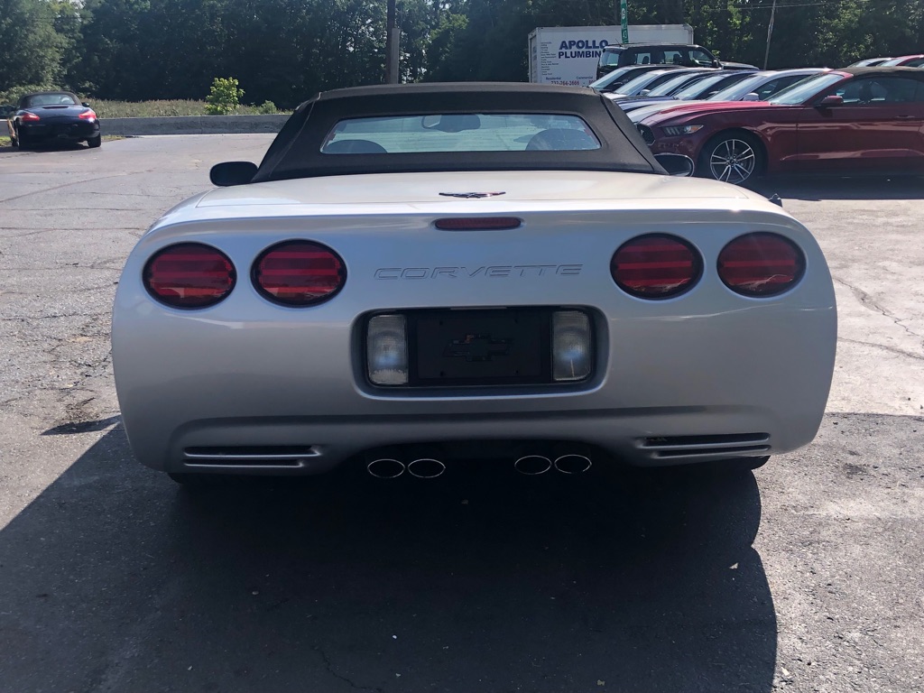 Photo 4 of this CHEVROLET CORVETTE