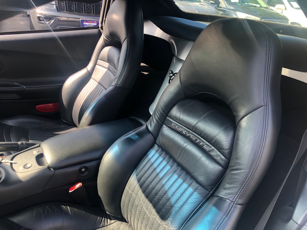 Photo 16 of this CHEVROLET CORVETTE